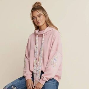******NEW WITH TAGS****** Pull-Over Floral Patchwork Sweater